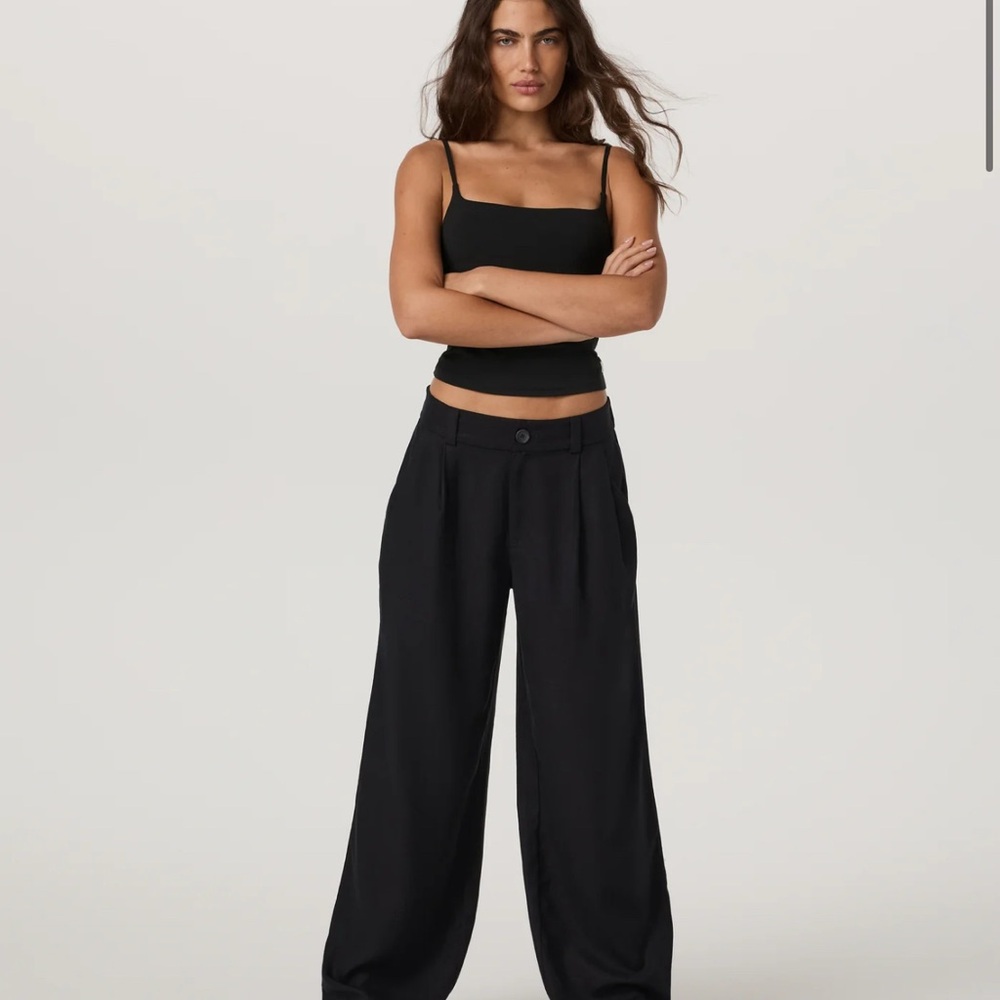Vuori Trestles Wide-Leg Pants in Black Small